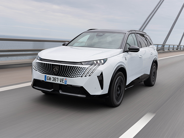 PEUGEOT İLE GELECEĞE YOLCULUK: “ART ON CARS”