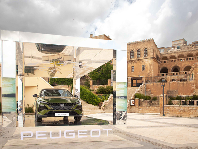 MARDİN BİENALİ’NDE PEUGEOT İMZASI: “ASLANIN YANSIMALARI”
